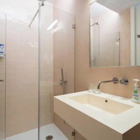 A Quiet Luxury In A Location That Couldn't Be Better, 2 Minutes Walk From The Subway * Lisbon