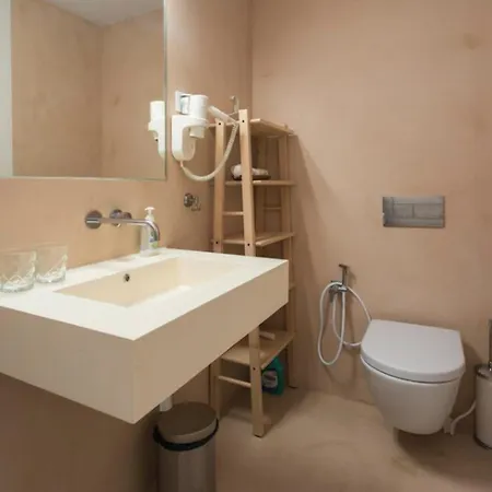 A Quiet Luxury In A Location That Couldn't Be Better, 2 Minutes Walk From The Subway Διαμέρισμα Lisboa