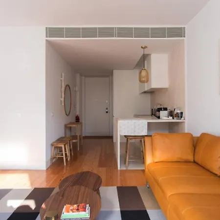 A Quiet Luxury In A Location That Couldn't Be Better, 2 Minutes Walk From The Subway * Lisbon